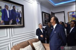 Surya Paloh tunda peresmian kantor NasDem Kalbar akibat kabut asap