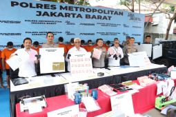 Polisi tangkap 11 orang tersangka sindikat produsen dan pengedar uang palsu