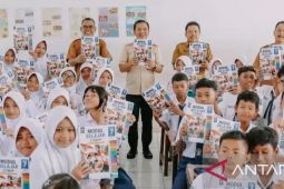 Bupati Karawang bagikan gratis  modul pembelajaran ke pelajar SD dan SMP