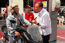 Komisaris Utama Pertamina sapa pelanggan di dua SPBU Banyuwangi