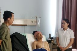 Ketua DPRD Belitung besuk personel Damkar di RSMJ