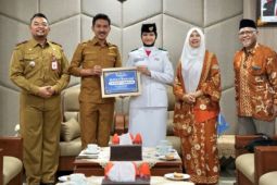 Bupati Banjar beri hadiah umrah Paskibraka nasional berprestasi