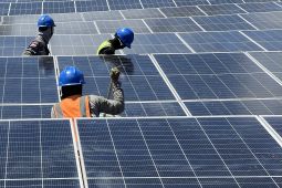 Menteri Bahlil: Program PLTS 100 GWp akan sasar desa tanpa listrik