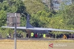 Pesawat Cassa TNI tergelincir di landasan pacu Bandara Sultan Hasanuddin