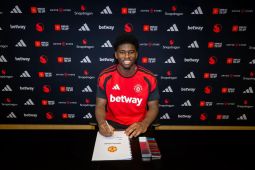 Manchester United resmi datangkan Carlos Baleba, kontrak hingga 2031