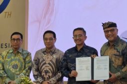 Inisiator Bandara Bali Utara teken kontrak pembelian tiga N219 Amfibi dari PTDI