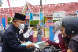 Pemkab Merangin bagikan masker ke pelajar