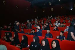 PKK Pontianak tanamkan karakter ke siswa sekolah rakyat dengan nobar