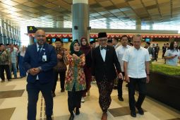Pemkab Kediri serahkan sertifikat tanah untuk pembangunan hotel haji