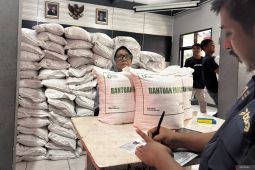 Pemkot Bandung mendistribusikan beras bantuan pangan untuk 143.000 KPM