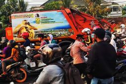 Polsek Banjarmasin Utara bagikan 500 masker cegah warga dampak kabut asap