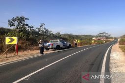 Satlantas Polres Tanbu pasang rambu di jalur ekstrem Batulicin-Banjarbaru