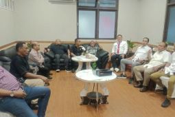 Pemkot dan DPRD Ambon salurkan Rp250 juta dari BTT APBD untuk korban gempa NTT
