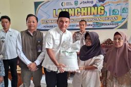Bupati Hurmin launching bantuan pangan Tahun 2026 bagi 14.300 Keluarga penerima bantuan pangan menuju Sarolangun Maju