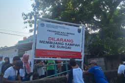 DLHK Depok tindak tegas pelaku pembuang air aki ke sungai