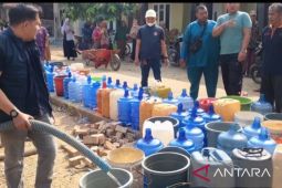 Karang Taruna Jambi kirim air bersih bantu warga terdampak