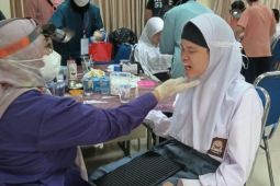 300 siswa SLB jalani pemeriksaan gigi gratis dan edukasi perawatan gigi usia dini