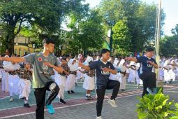 Mahasiswa PLP FKIP UMS selenggarakan lomba Dolanan Bocah di SD Negeri Sondakan semarakkan HAN 2026