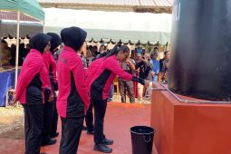 Bhayangkari bangun sarana air bersih berupa dua sumur bor dan enam MCK untuk 274 warga di Kei