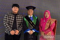 Sekda Palas Panguhum Nasution sandang gelar Doktor USU