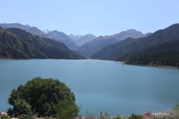 Wisata ke "danau surgawi" di Xinjiang