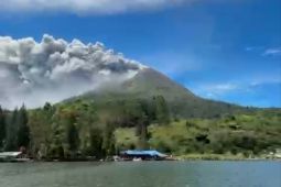 Gunung Sinabung naik status siaga, kolom abu erupsi capai 3.500 Meter