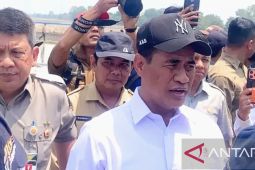 Mentan cek langsung penanganan kekeringan ancam areal persawahan di Karawang Jabar