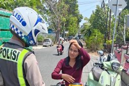 Satlantas Polres Belitung tingkatkan kesadaran tertib berlalu lintas melalui ETLE Handheld