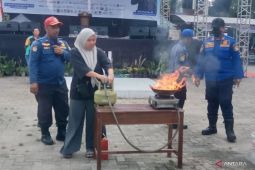 Damkar Bekasi ingatkan warga waspadai kebocoran gas di rumah
