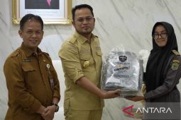 Pemprov Kaltim mulai distribusikan seragam gratis Program Gratispol