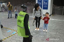 Singapura uji coba robot humanoid bantu penumpang MRT