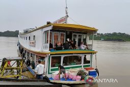 Kaltim optimalkan angkutan logistik darat efek sungai di hulu Mahakam surut