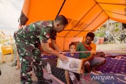 Kodam Pattimura salurkan bantuan untuk pengungsi gempa NTT