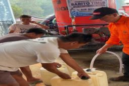 Sumur mengering, Pemkab Bartim salurkan air bersih ke warga Desa Saing