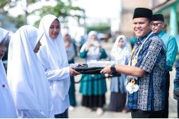 Perkuat dukungan pendidikan, Wabup Sergai serahkan bantuan peralatan sekolah kepada peserta didik