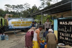 Polres Tasikmalaya gencar bantu warga memenuhi kebutuhan air bersih