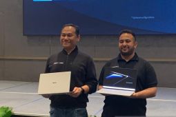 ASUS ExpertBook Ultra Andalkan AI dan Layar