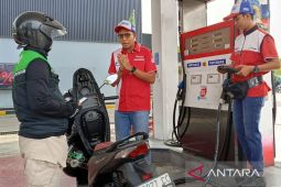 Peringati Hari Pelanggan, Pertamina Patra Niaga Babel sapa - layani konsumen di SPBU
