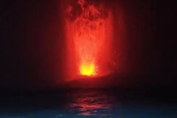 Kemenhub minta kapal jaga jarak radius 3 km dari Anak Krakatau