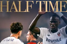 Como puncaki Liga Italia usai bekuk Genoa 4-1