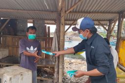 LKBN ANTARA bagikan masker untuk warga terdampak paparan abu Krakatau