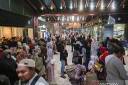 Sebaran abu vulkanik Anak Krakatau akibatkan 4 bandara ditutup