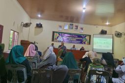 KKN Tematik UMSU ajak kaum ibu Desa Sicanggang bijak bermedia sosial