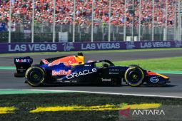 Verstappen akui kesulitan bersaing dengan duo Mercedes