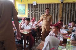 Bupati Karawang sebut kegiatan belajar mengajar sekolah tetap berlangsung