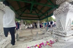 Puluhan warga tabur doa dan bunga peringati Hari Jadi Kota Mentok