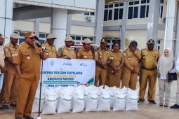 Maybrat-Bulog salurkan bantuan pangan beras bagi 7.696 warga
