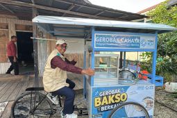 Program Ekonomi YBM PLN dukung Suyata kembangkan usaha bakso keliling