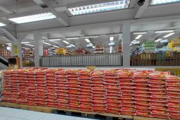 Bulog Jabar perkuat pasokan beras premium kemasan 5 kg atasi kelangkaan di ritel