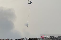 Helikopter TNI AU dikerahkan padamkan kebakaran TPA Galuga